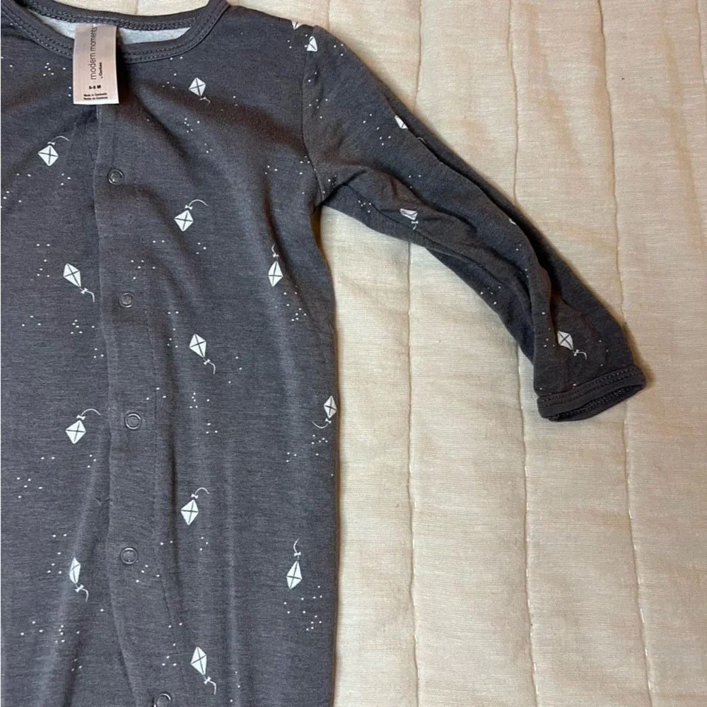 Modern Moments by Gerber Super Soft Gray Kite Print Footie Size 6-9 Months